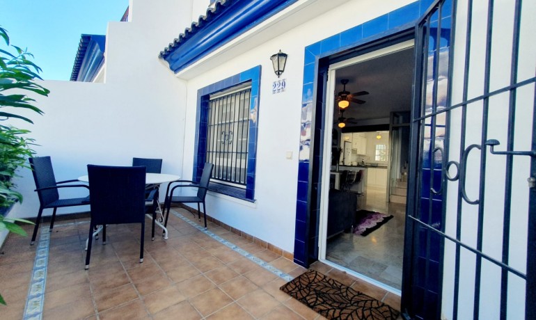 Sale - House -
Orihuela Costa - Los Dolses