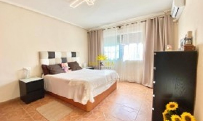 Sale - House -
La Marina* - Catral*