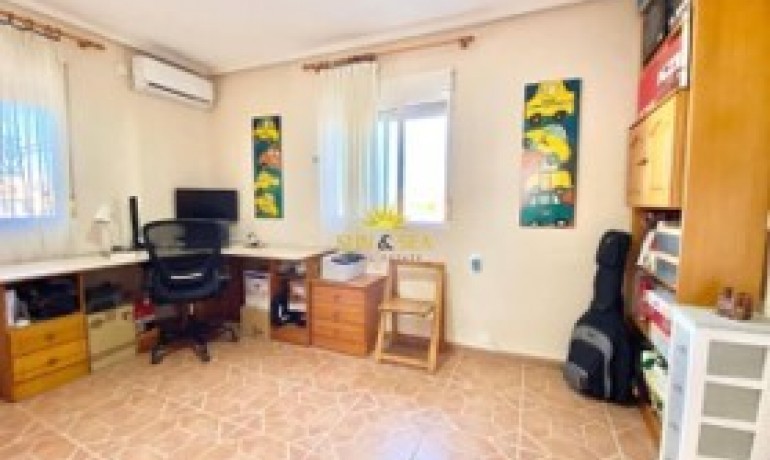 Sale - House -
La Marina* - Catral*