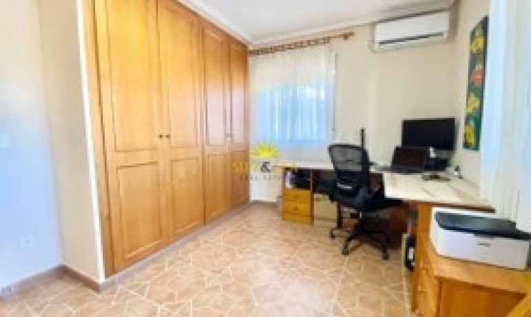 Sale - House -
La Marina* - Catral*