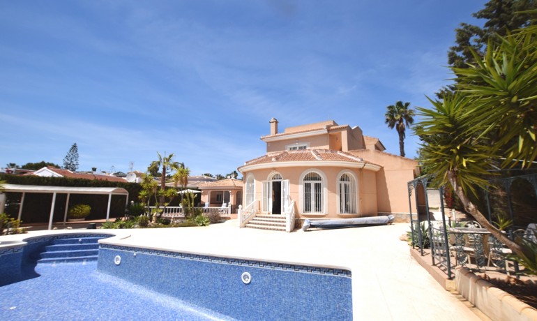 Sale - Villa -
Cuidad Quesada* - Pueblo Bravo