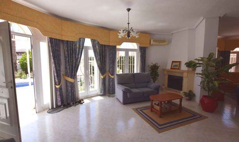 Sale - Villa -
Ciudad Quesada - Pueblo Bravo