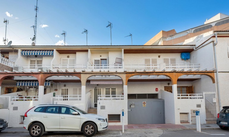 Herverkoop - Herenhuis -
Torrevieja - Acequion