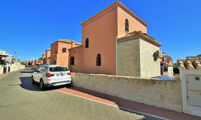 Venta - Villa -
