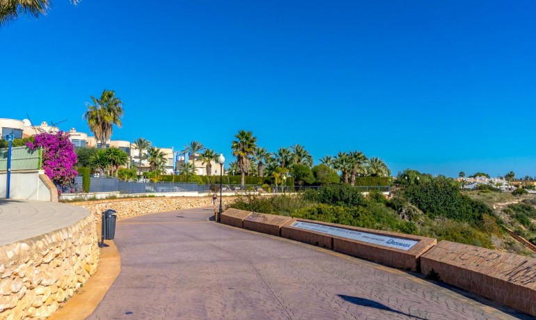 Herverkoop - Herenhuis -
Orihuela Costa* - Cabo Roig