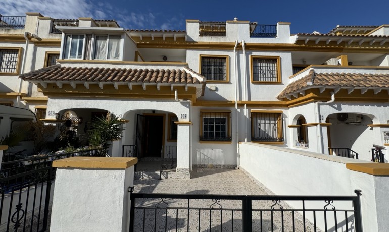 Herverkoop - Huis -
Torrevieja* - Torrevieja