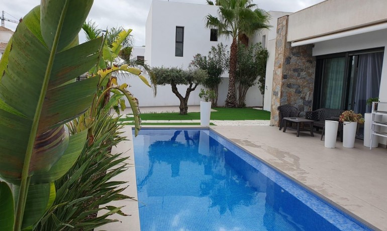 Venta - Villa -
Santiago de la Ribera - Avd De San Blas