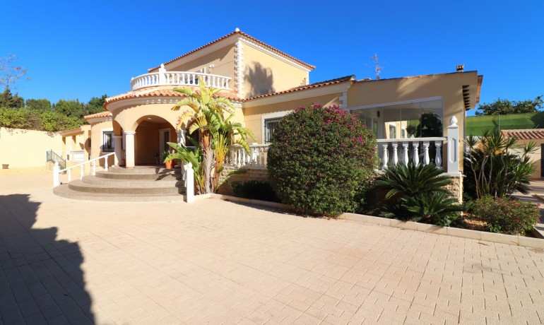 Venta - Villa -
La Marina - La Escuera