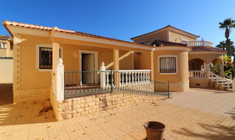 Venta - Villa -
La Marina - La Escuera