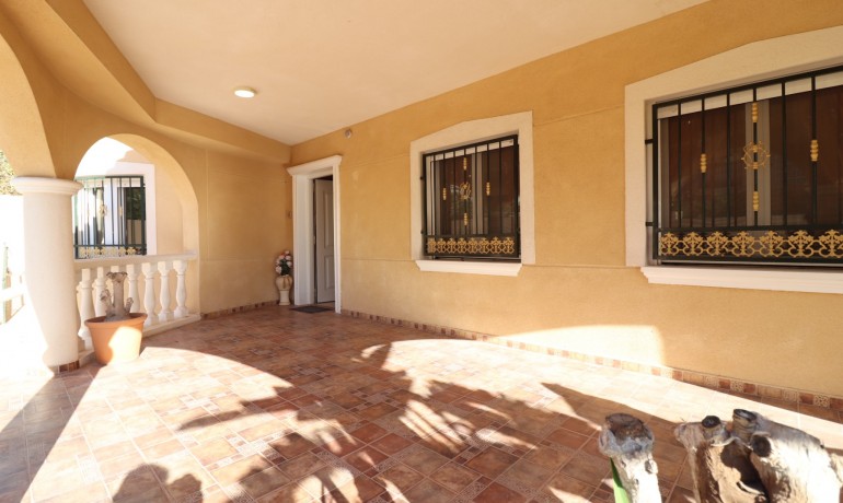 Venta - Villa -
La Marina - La Escuera