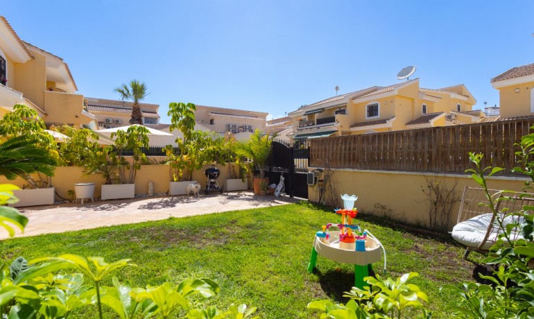 Sale - Villa -
Orihuela Costa* - Los Dolses