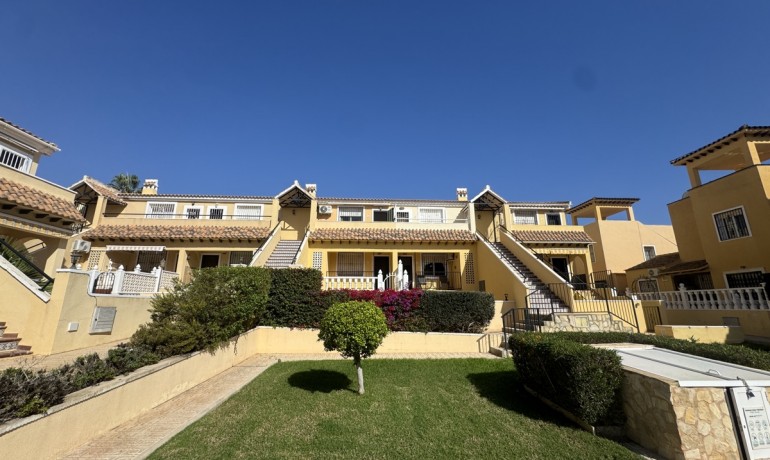 Sale - Apartment / Flat -
Villamartin