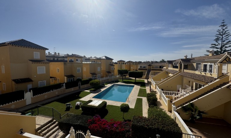 Sale - Apartment / Flat -
Villamartin