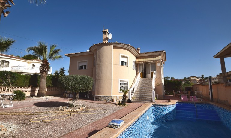 Venta - Villa -
Ciudad Quesada - Central Quesada