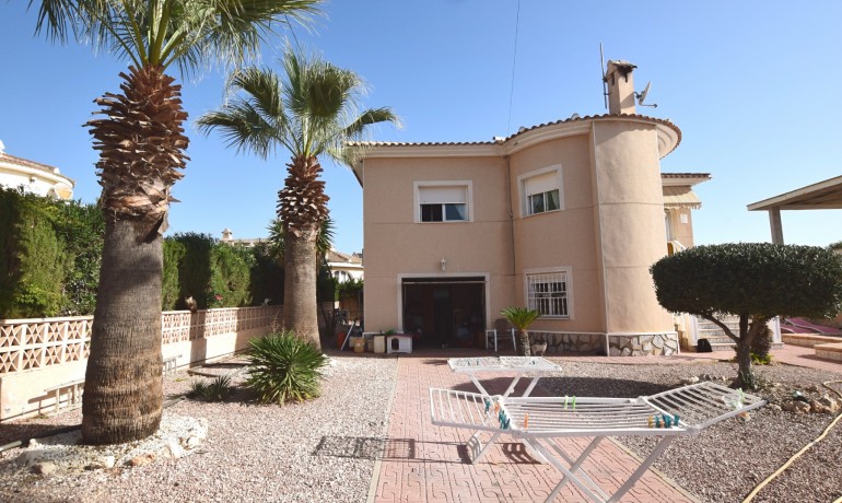 Venta - Villa -
Ciudad Quesada - Central Quesada