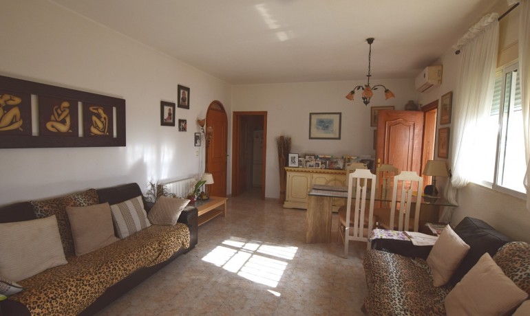 Venta - Villa -
Ciudad Quesada - Central Quesada