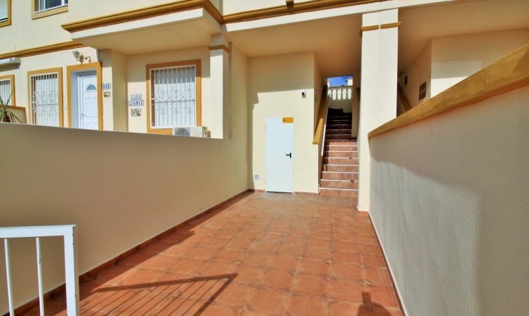 Venta - Apartamento / piso -
Playa Flamenca