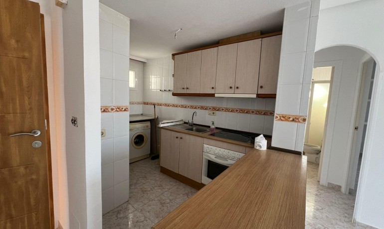 Herverkoop - Appartement / Flat -
Torrevieja* - Estacion de autobuses