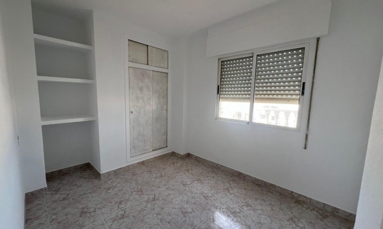 Herverkoop - Appartement / Flat -
Torrevieja* - Estacion de autobuses