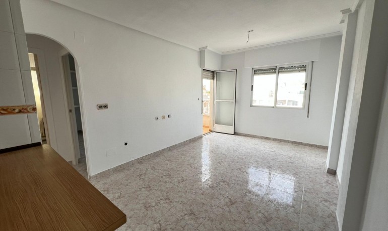 Herverkoop - Appartement / Flat -
Torrevieja* - Estacion de autobuses