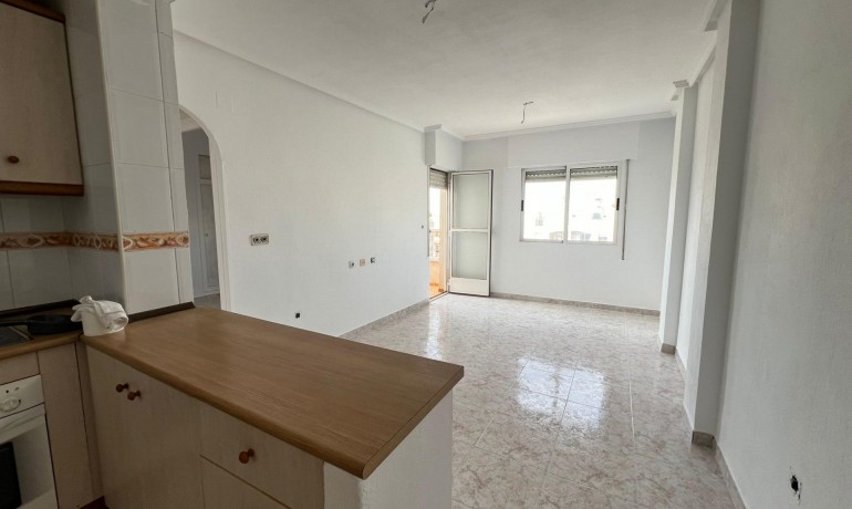 Herverkoop - Appartement / Flat -
Torrevieja* - Estacion de autobuses