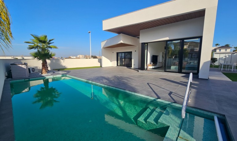 Herverkoop - Villa -
Formentera del Segura - Fincas de La Vega