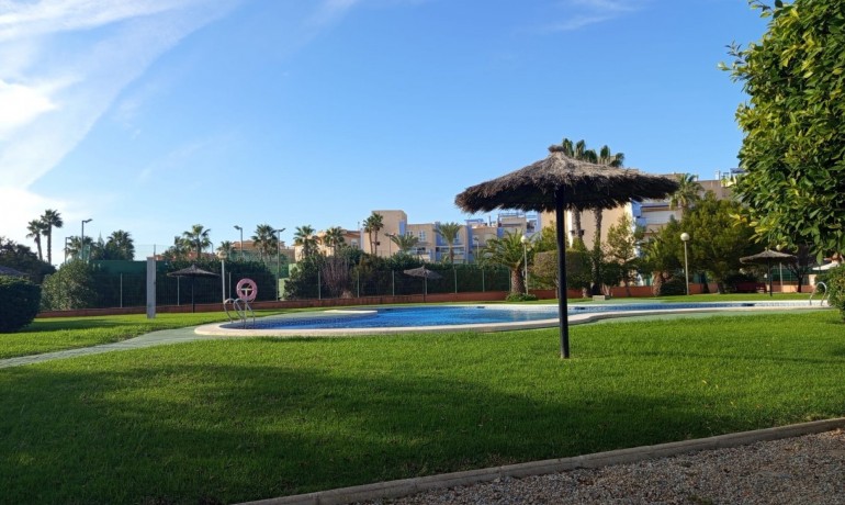 Herverkoop - Huis -
Orihuela Costa* - Cabo Roig