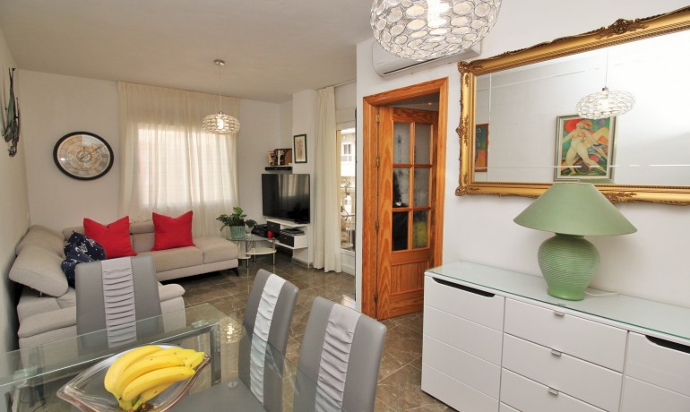 Venta - Apartamento / piso -
Torrevieja