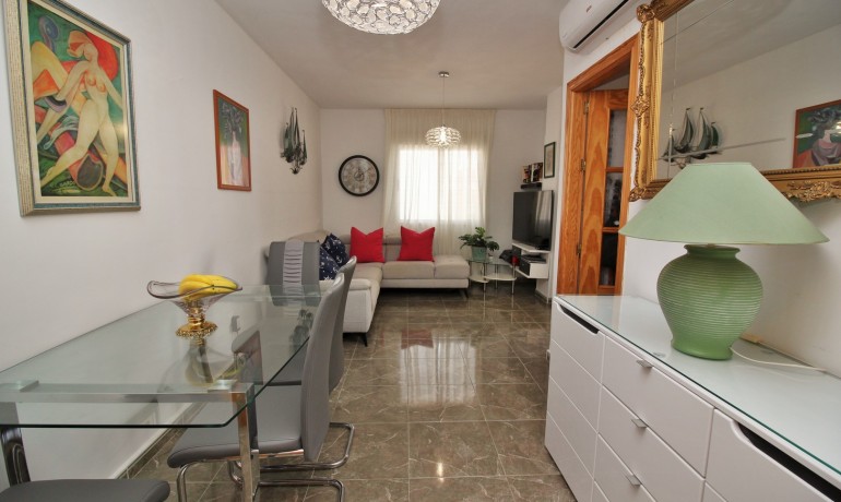 Venta - Apartamento / piso -
Torrevieja