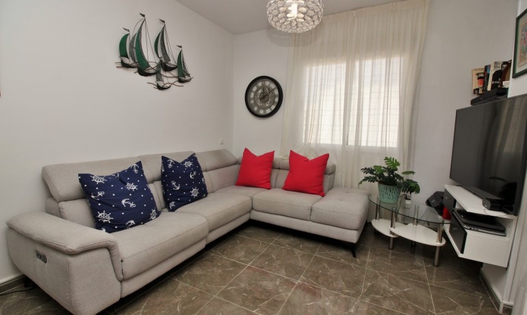 Venta - Apartamento / piso -
Torrevieja