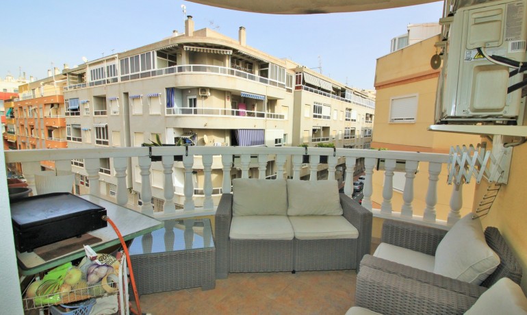 Venta - Apartamento / piso -
Torrevieja