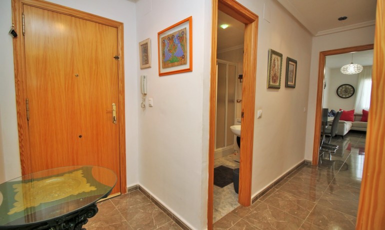 Venta - Apartamento / piso -
Torrevieja