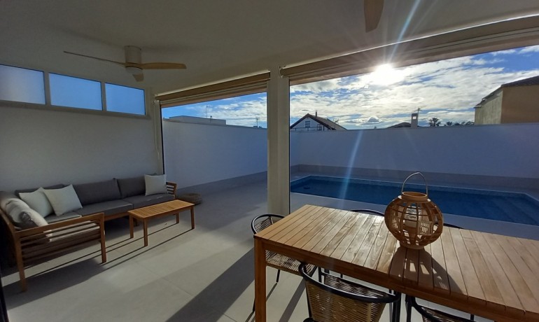 Sale - Villa -
El Chaparral