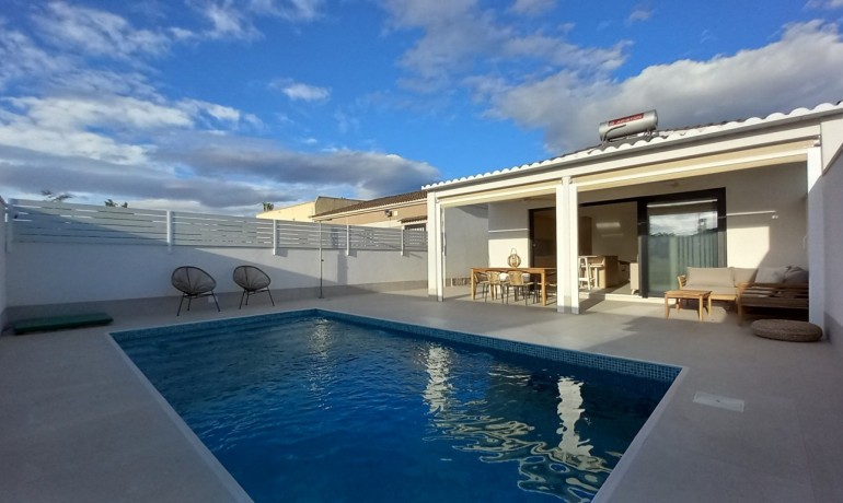 Sale - Villa -
El Chaparral