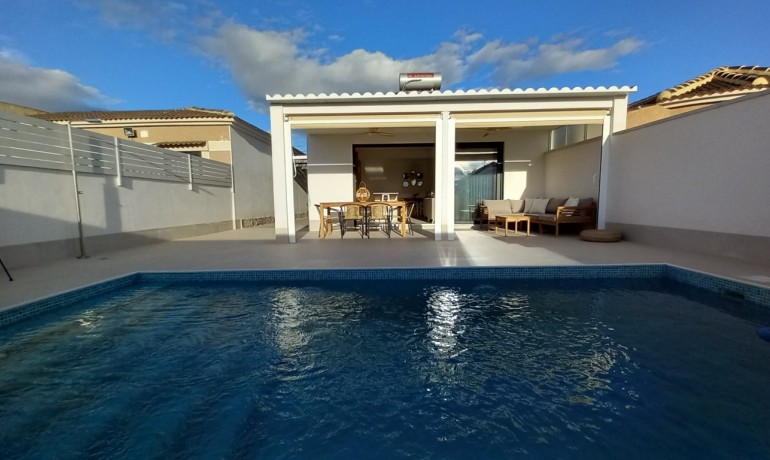 Sale - Villa -
El Chaparral