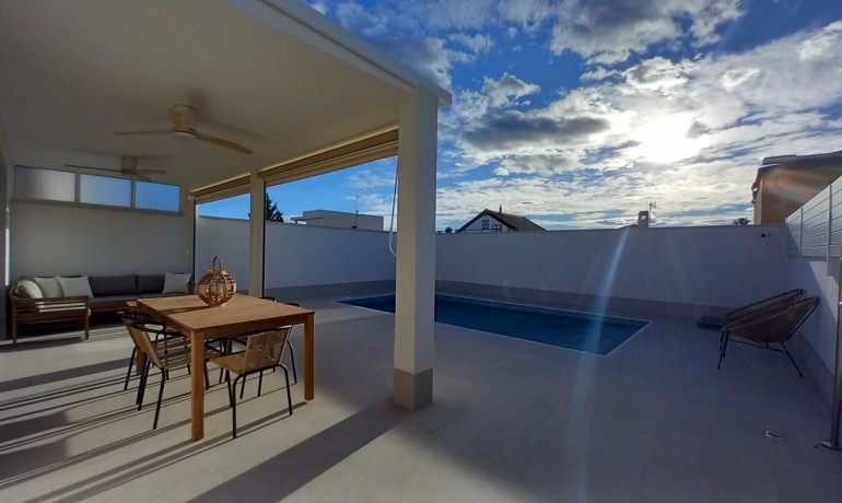 Sale - Villa -
El Chaparral