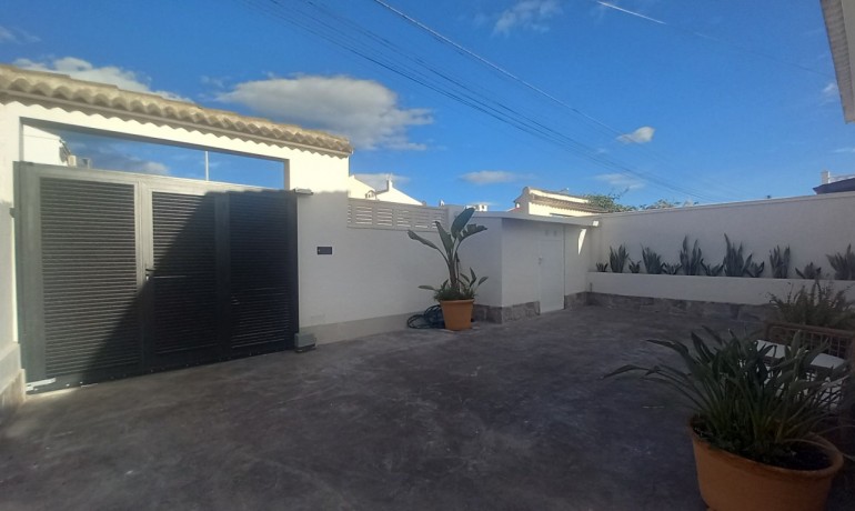 Sale - Villa -
El Chaparral
