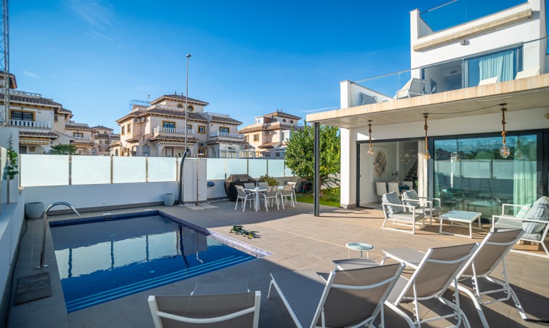 Venta - Villa -
Orihuela Costa - Lomas de Cabo Roig