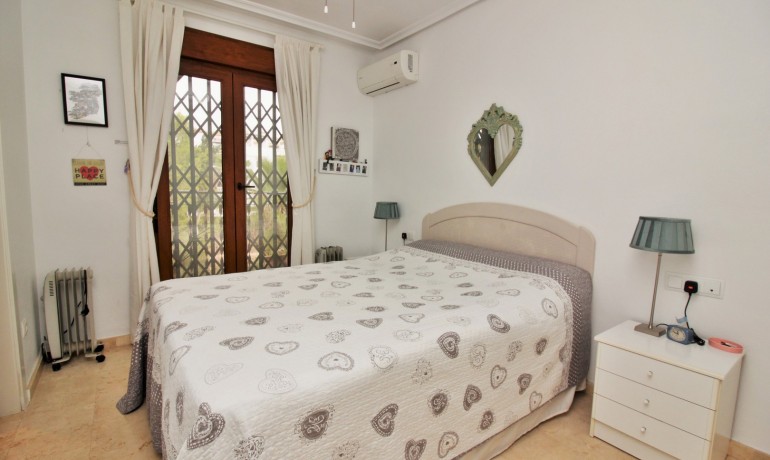 Venta - Apartamento / piso -
Villamartin - PAU 8