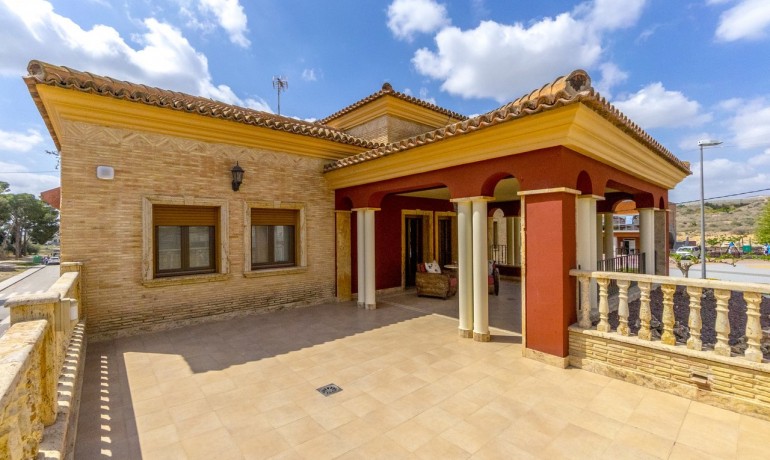 Venta - Villa -
Orihuela