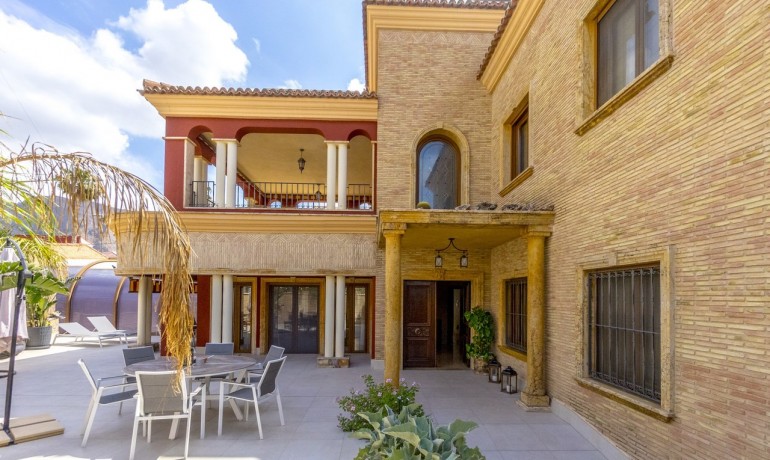 Venta - Villa -
Orihuela