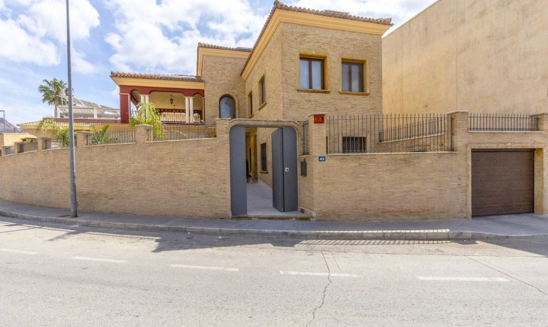 Venta - Villa -
Orihuela