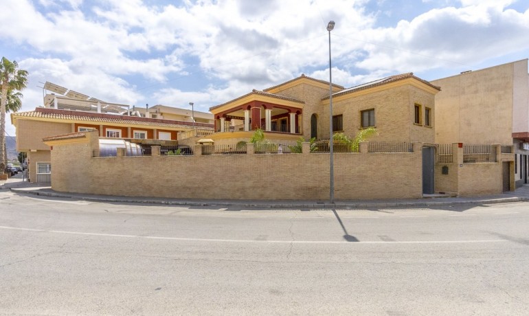 Venta - Villa -
Orihuela