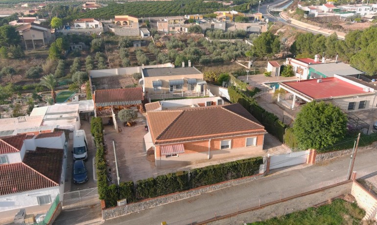 Sale - Villa -
Albatera