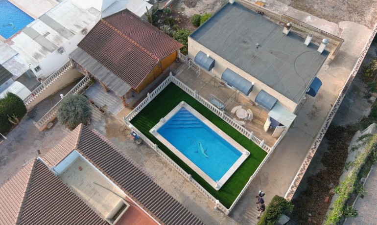 Sale - Villa -
Albatera