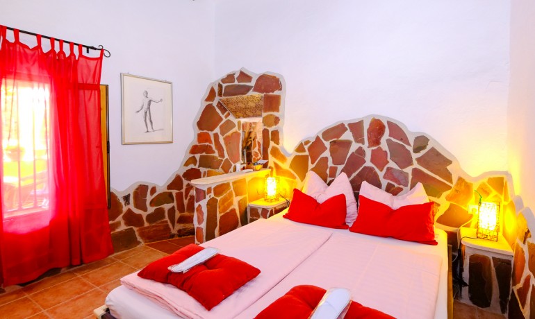 Herverkoop - Reclame -
Hondón de las Nieves