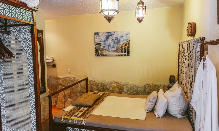 Herverkoop - Reclame -
Hondón de las Nieves