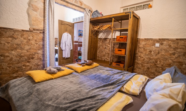 Herverkoop - Reclame -
Hondón de las Nieves