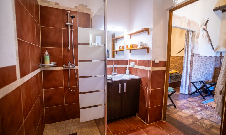 Herverkoop - Reclame -
Hondón de las Nieves