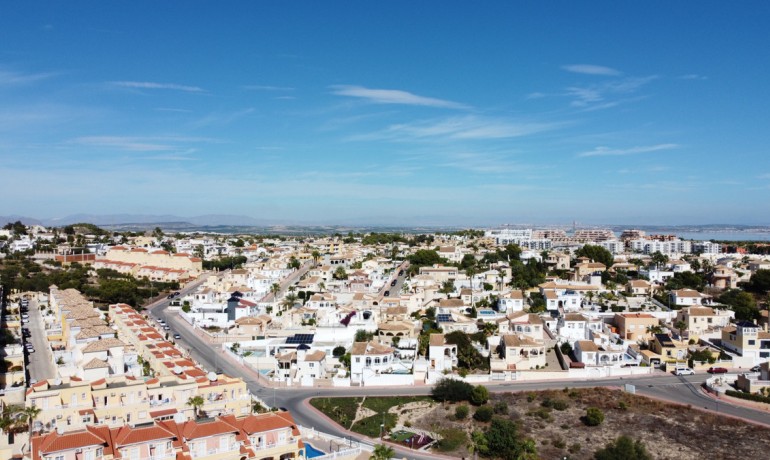 Venta - Apartamento / piso -
Villamartin